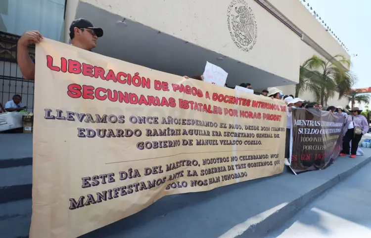 Piden pago de adeudos