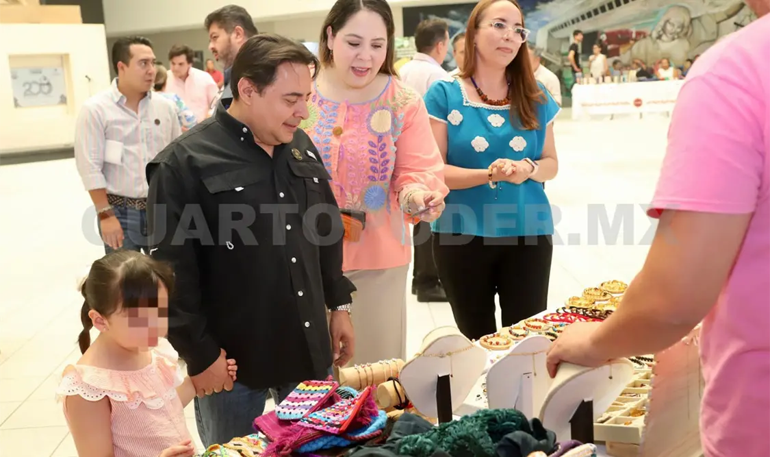 En el evento se ofrecieron diversos productos elaborados por hombres y mujeres artesanas. Cortesía