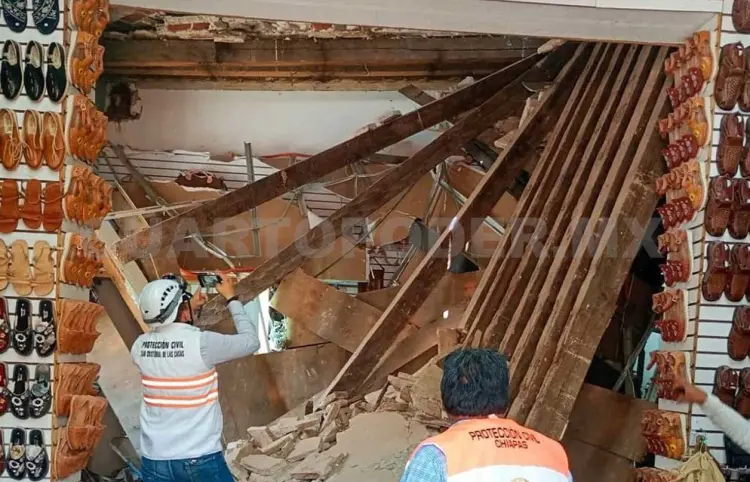 Losa de edificioen San Cristóbal se desploma