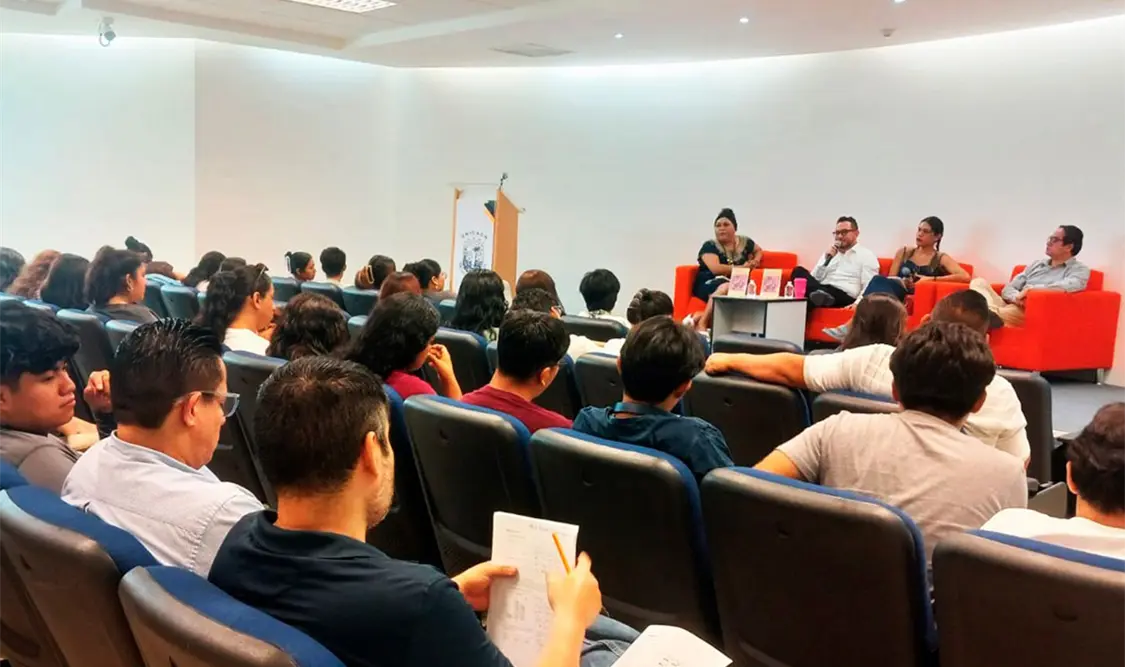 En la presentación participaron los docentes Maricarmen de la Encarnación Pereyra Vásquez, María José García Cruz y David Vázquez Hernández. Cortesía