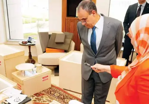 Restituyen objetos arqueológicos a Egipto