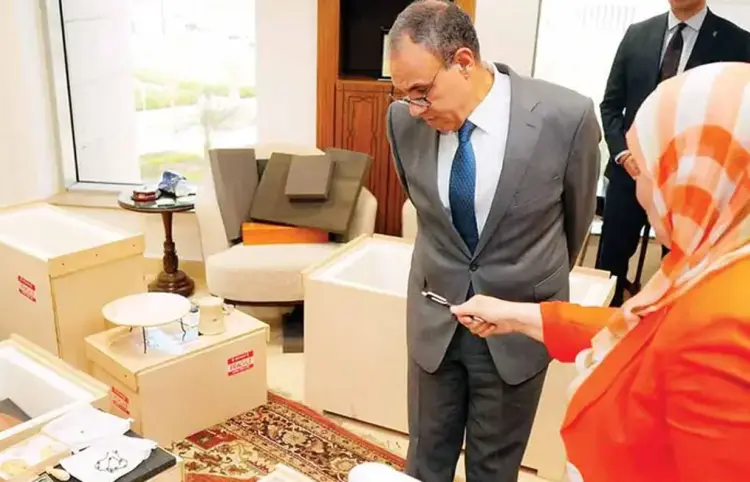 Restituyen objetos arqueológicos a Egipto