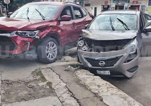 Solo daños materiales deja fuerte choque