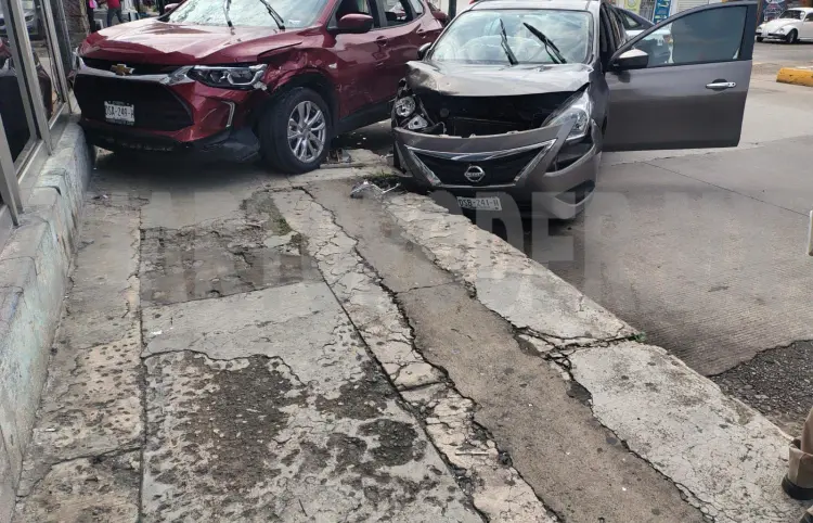 Solo daños materiales deja fuerte choque