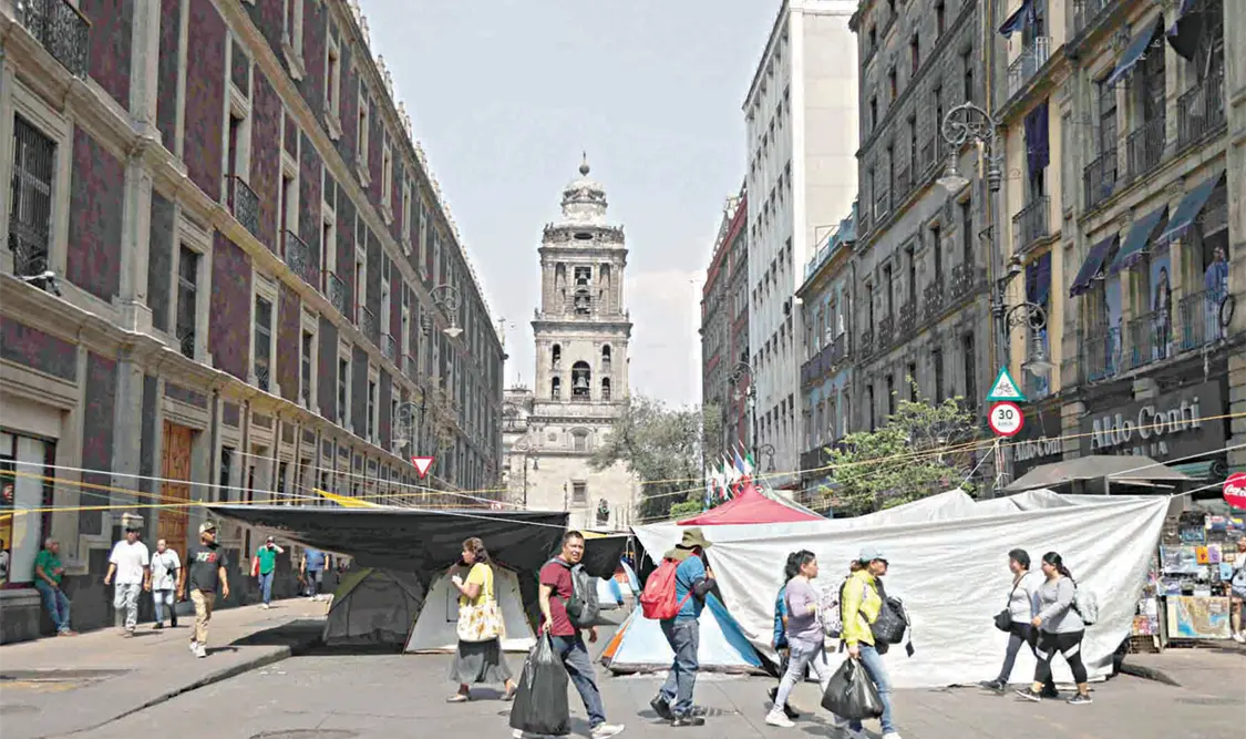 Los docentes exigen la abrogación de la Ley del Issste de 2007 y un incremento salarial, demandas que han sido reiteradas durante las movilizaciones de esta semana. Cortesía