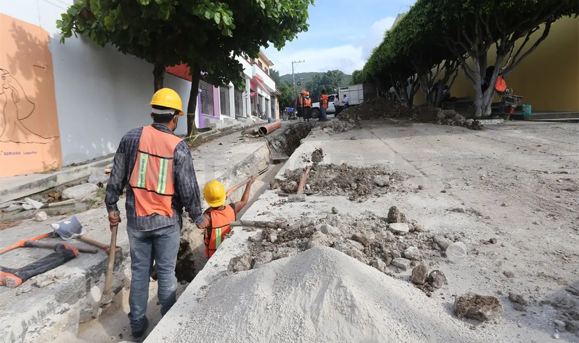 Atienden puntos críticos por colapso de la red de agua en la ciudad capital. Diego Pérez / CP