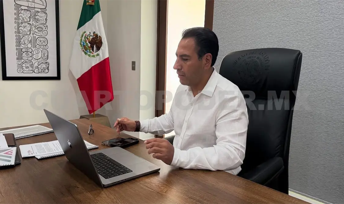 Durante la sesión, el mandatario estuvo acompañado por la secretaria Anticorrupción, Ana Laura Romero Basurto. CP