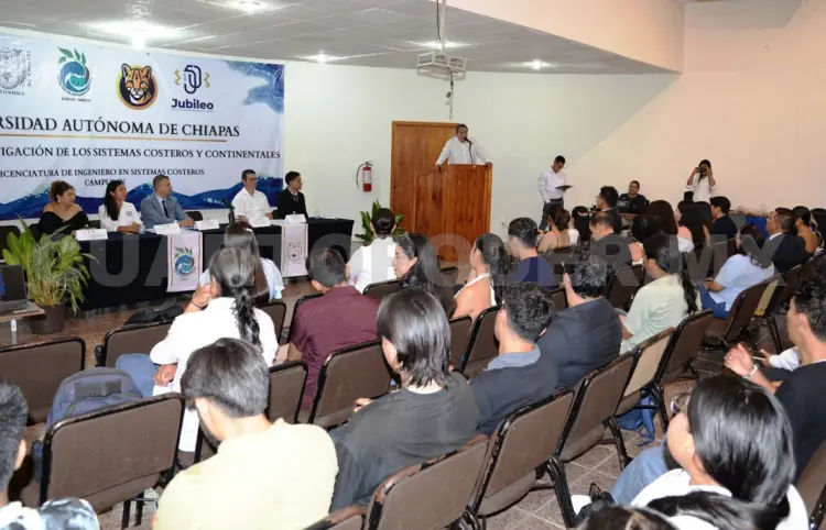 Estudiantes presentan proyectos de investigación