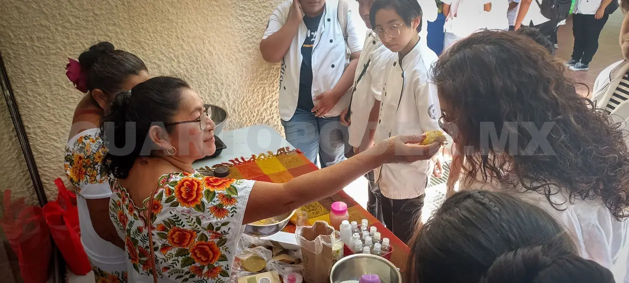 Durante la jornada se realizó un encuentro entre mujeres productoras mayas y tsotsiles, talleres y ponencias. Cortesía
