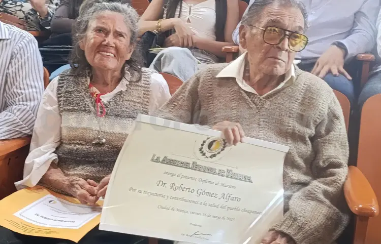 Reconocen el trabajo de Roberto Gómez