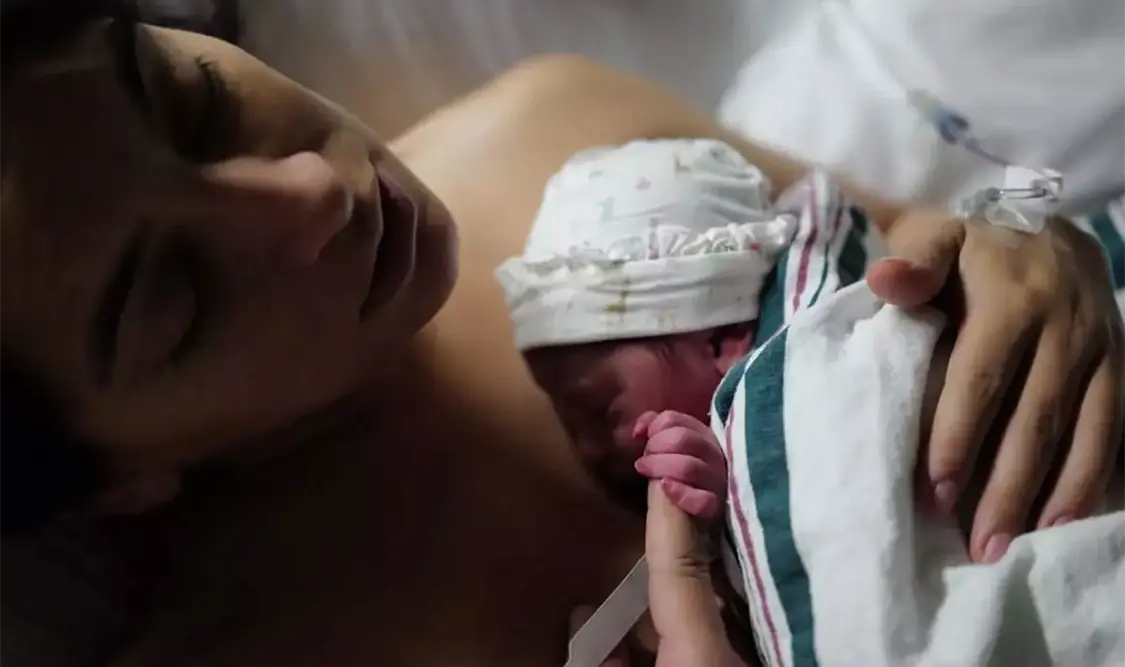 Ana Brenda debuta como mamá
