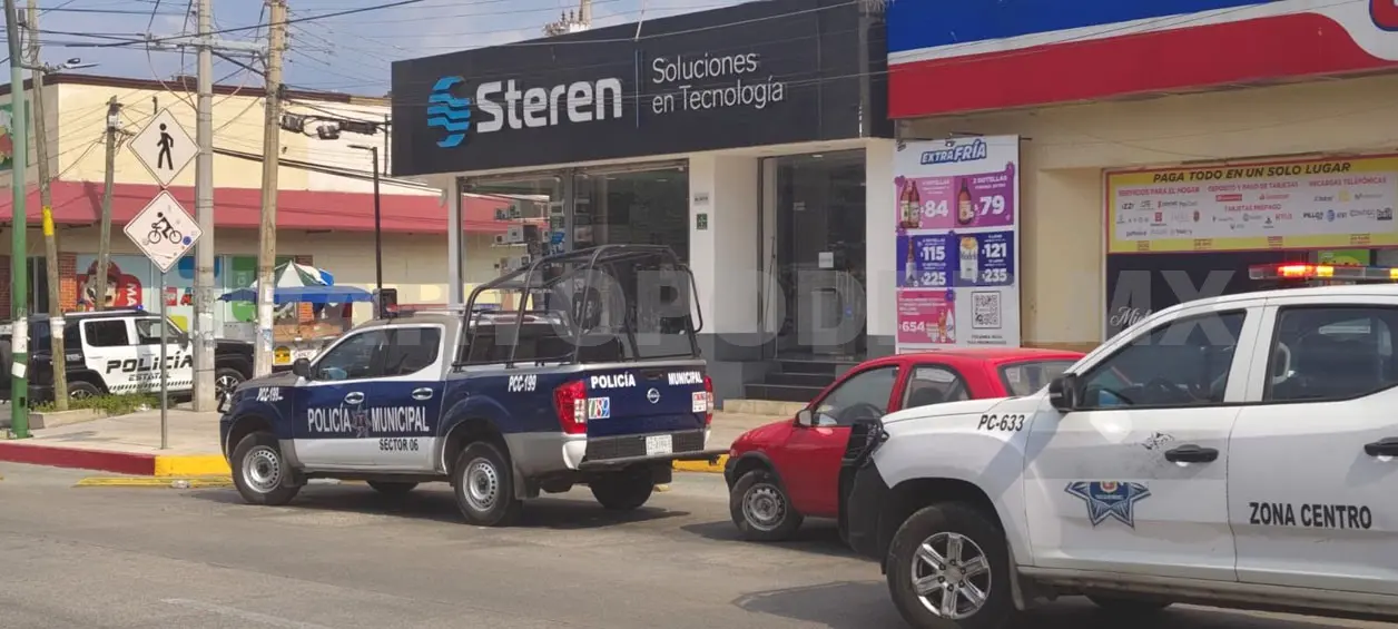 Los amantes de lo ajeno huyeron con las manos llenas; entre productos y dinero en efectivo robaron más de 50 mil pesos. Ulises Villalobos / CP