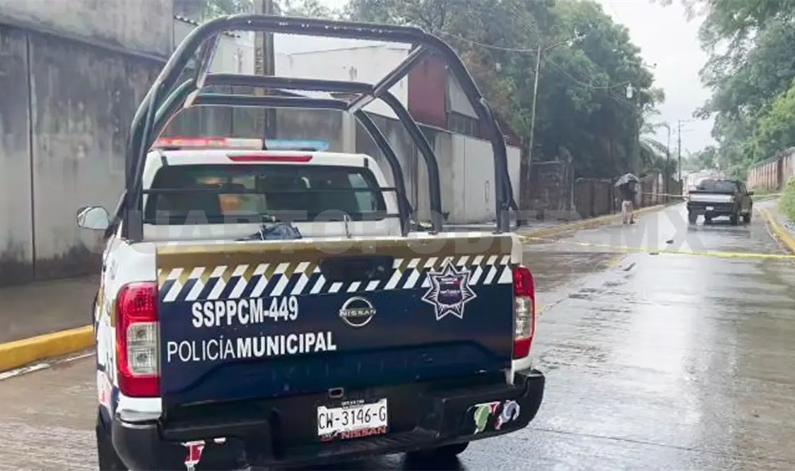 El transeúnte salió proyectado por el fuerte impacto y quedó muerto sobre la banqueta. Víctor Sánchez / CP