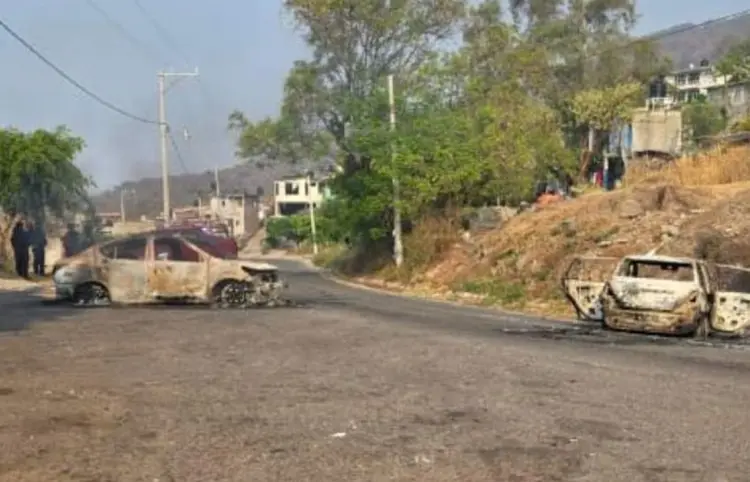 Se enfrentan cárteles en carretera