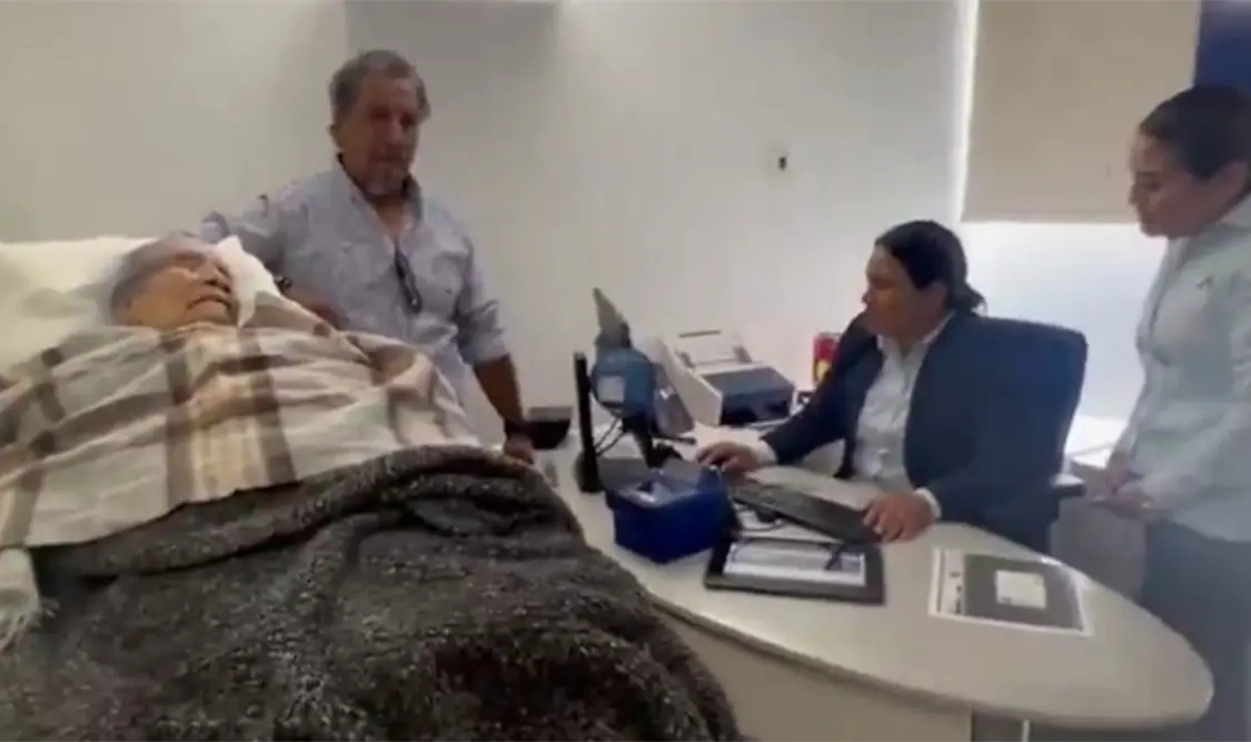 Fidelia, afirmó su familia, fue obligada a presentarse al banco para corregir una falla. Cortesía