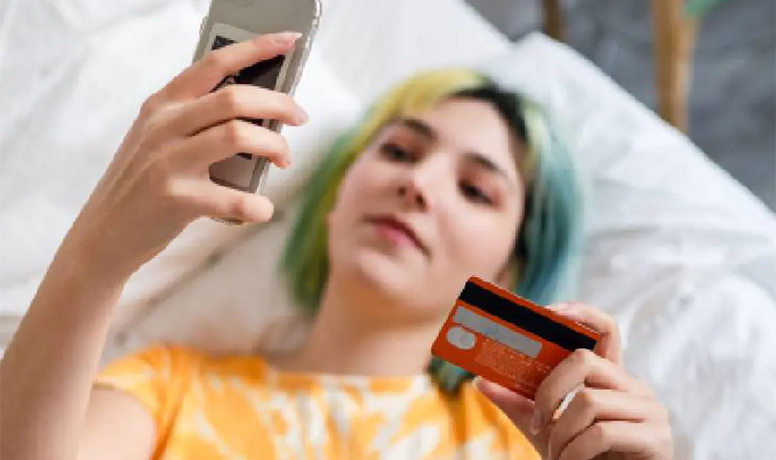 Una de las claves para que esta generación se enganche con el ahorro a largo plazo es mostrar beneficios inmediatos que dan. Cortesía