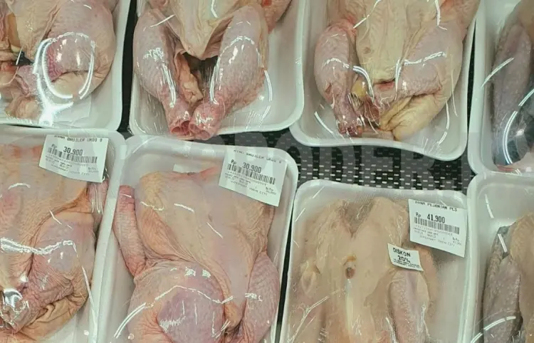 Suspenden importaciones avícolas de Brasil