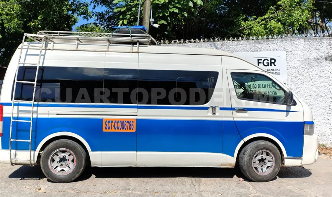 Los pasajeros transportaban un arsenal. Militares descubrieron las armas en el maletero. Genaro Sánchez / CP