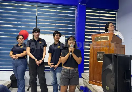 Reconocen a jóvenes por concluir Curso COIL