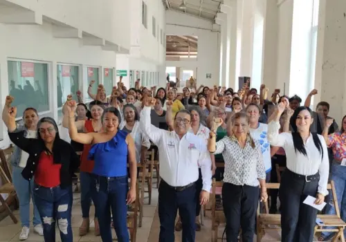 Realizan mesa informativa sobre violencia política
