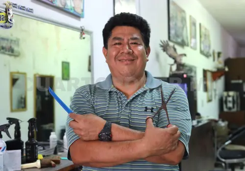 Alonso Meza, especialista en peluquería y consejero