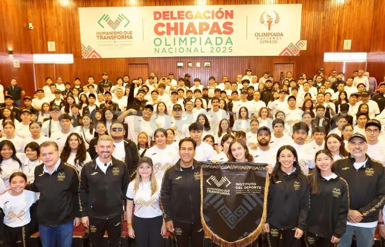 Abandera a delegación de la Olimpiada Nacional 2025