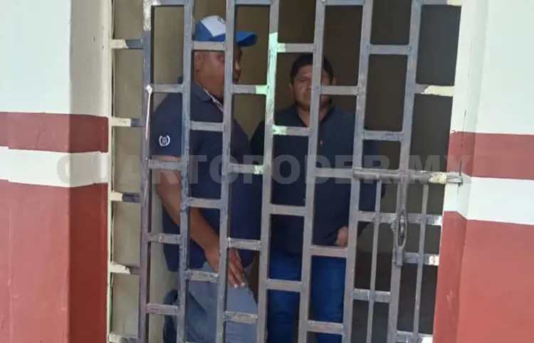 Retienen a dos funcionarios por incumplimiento