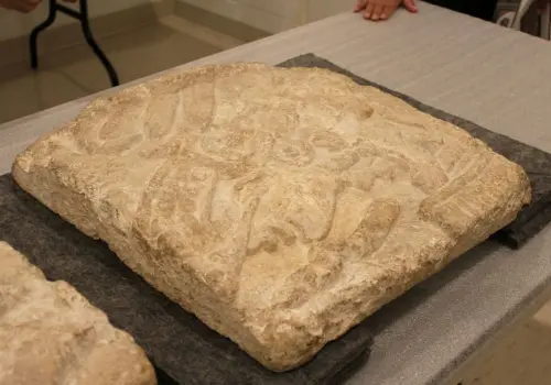 Repatrian fragmento de panel maya