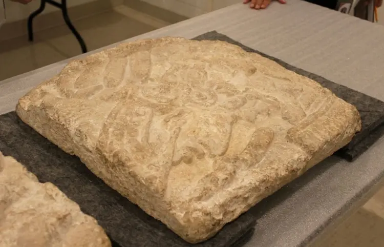 Repatrian fragmento de panel maya