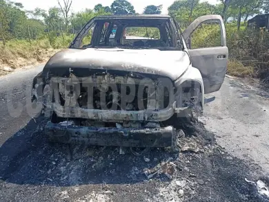 Arde en llamas Suburban y la dejan abandonada