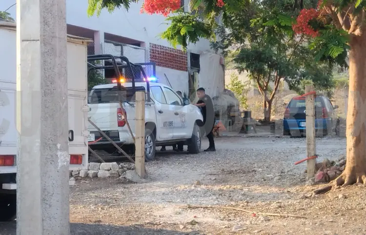 Disparan contra familia y matan a adulto mayor