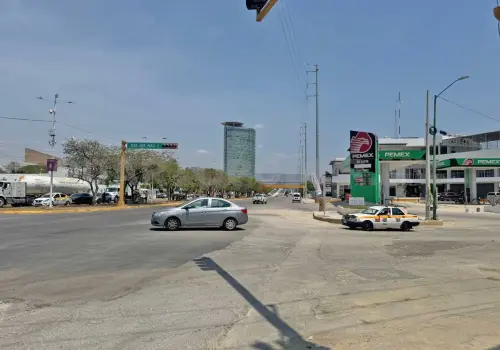 Reparan socavón en entrada de Patria Nueva
