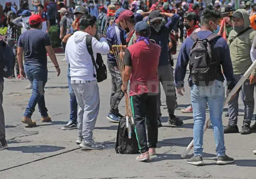 Padre de normalista fallecido pide alto a las movilizaciones