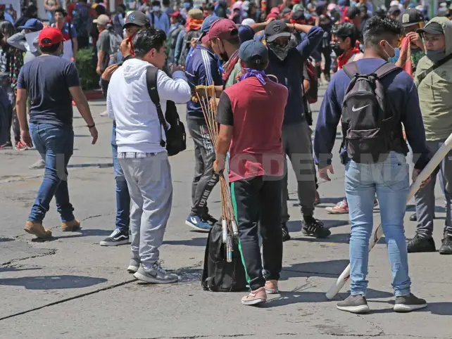 Padre de normalista fallecido pide alto a las movilizaciones