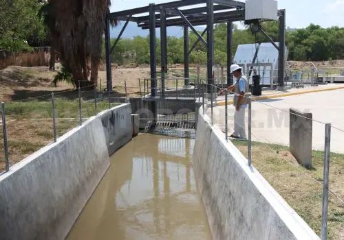 Continúan trabajos para restablecer agua potable