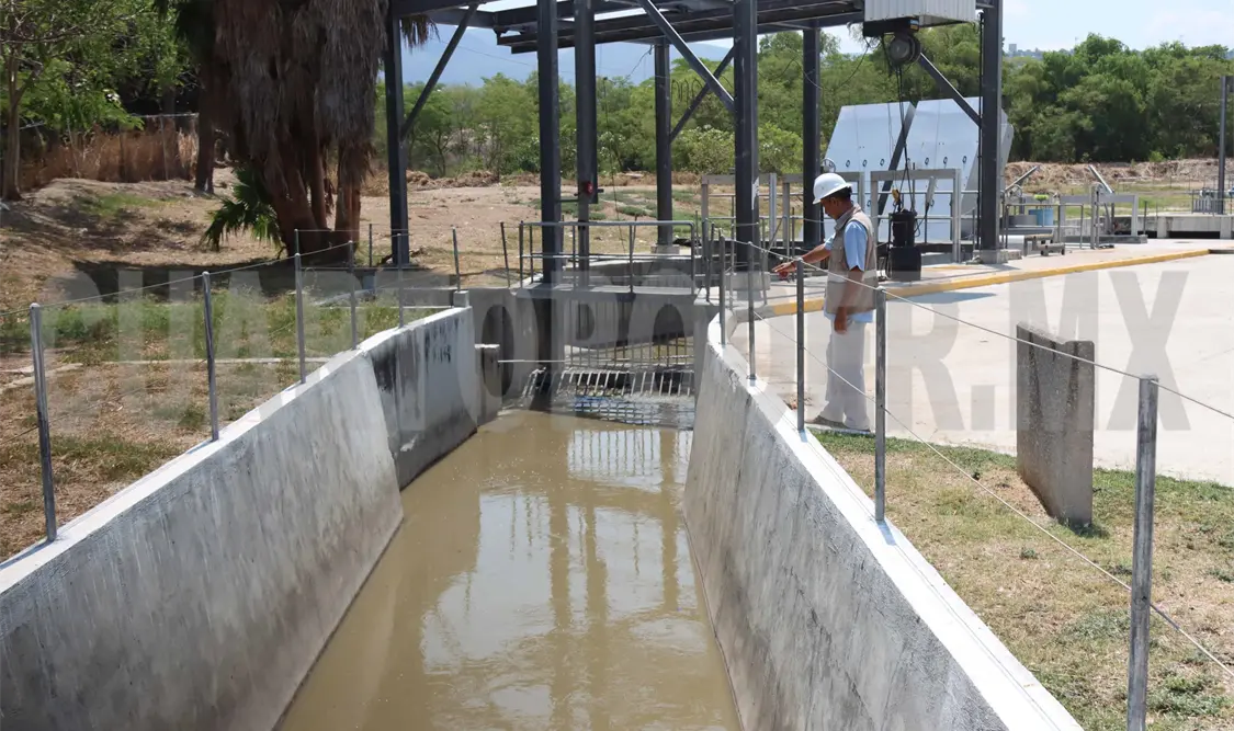 Continúa restablecimiento de agua potable en Tuxtla