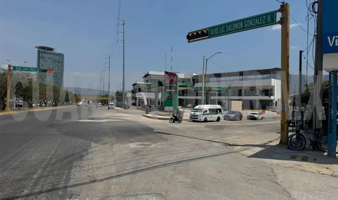 Reparan socavón en entrada de Patria Nueva