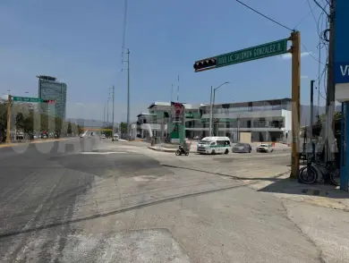 Reparan socavón en entrada de Patria Nueva