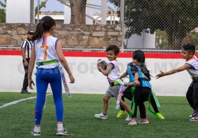 Brillan alumnos en el parque del Oriente