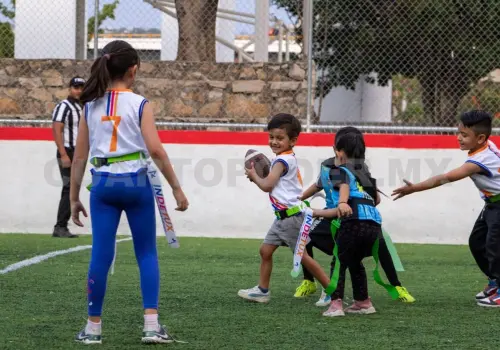 Brillan alumnos en el parque del Oriente