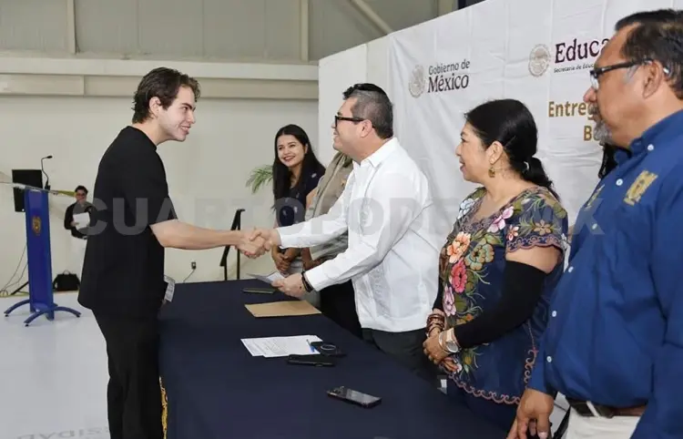 Benefician con beca Jóvenes Escribiendo el Futuro