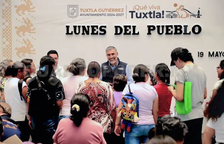 Escucha Ángel Torres peticiones de tuxtlecos