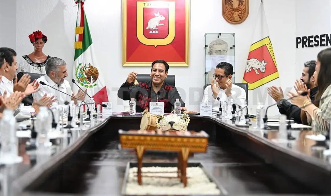 Ramírez Aguilar asistió a la sesión del Cabildo del Ayuntamiento de Tuxtla Gutiérrez. Cortesía