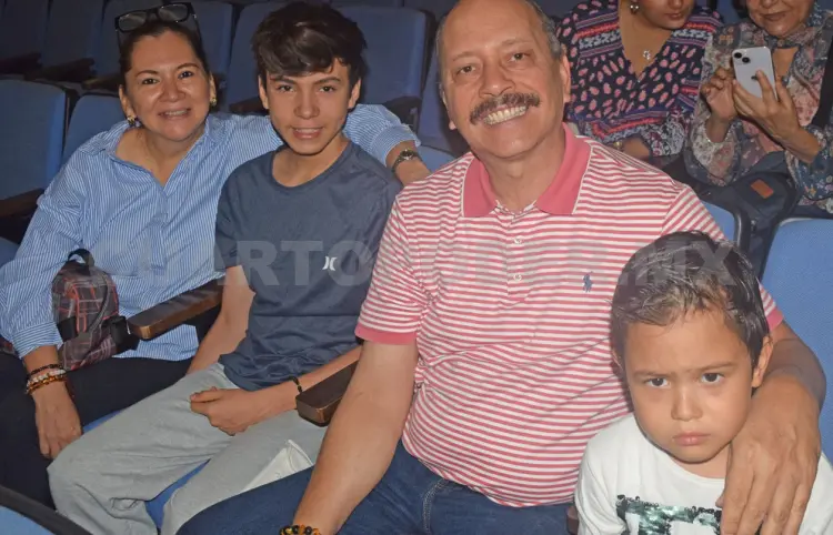 Disfrutaron una tarde de teatro