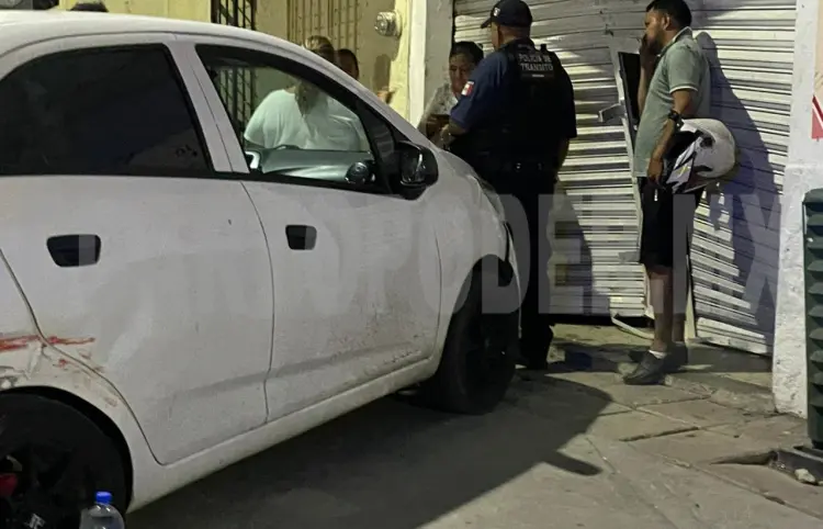 Pipa y automóvil colisionan en barrio Santo Domingo
