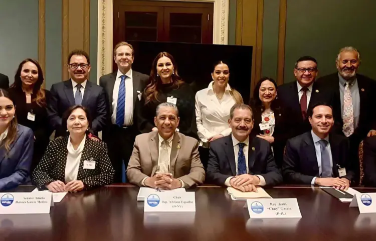 Se reúnen senadores mexicanos con Caucus Hispano en USA