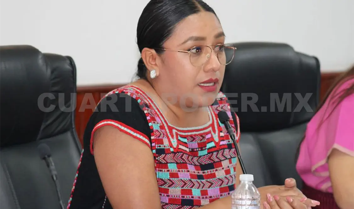 Aspecto de la entrevista donde Flor González explicó el papel de la mujer en la política local. CP