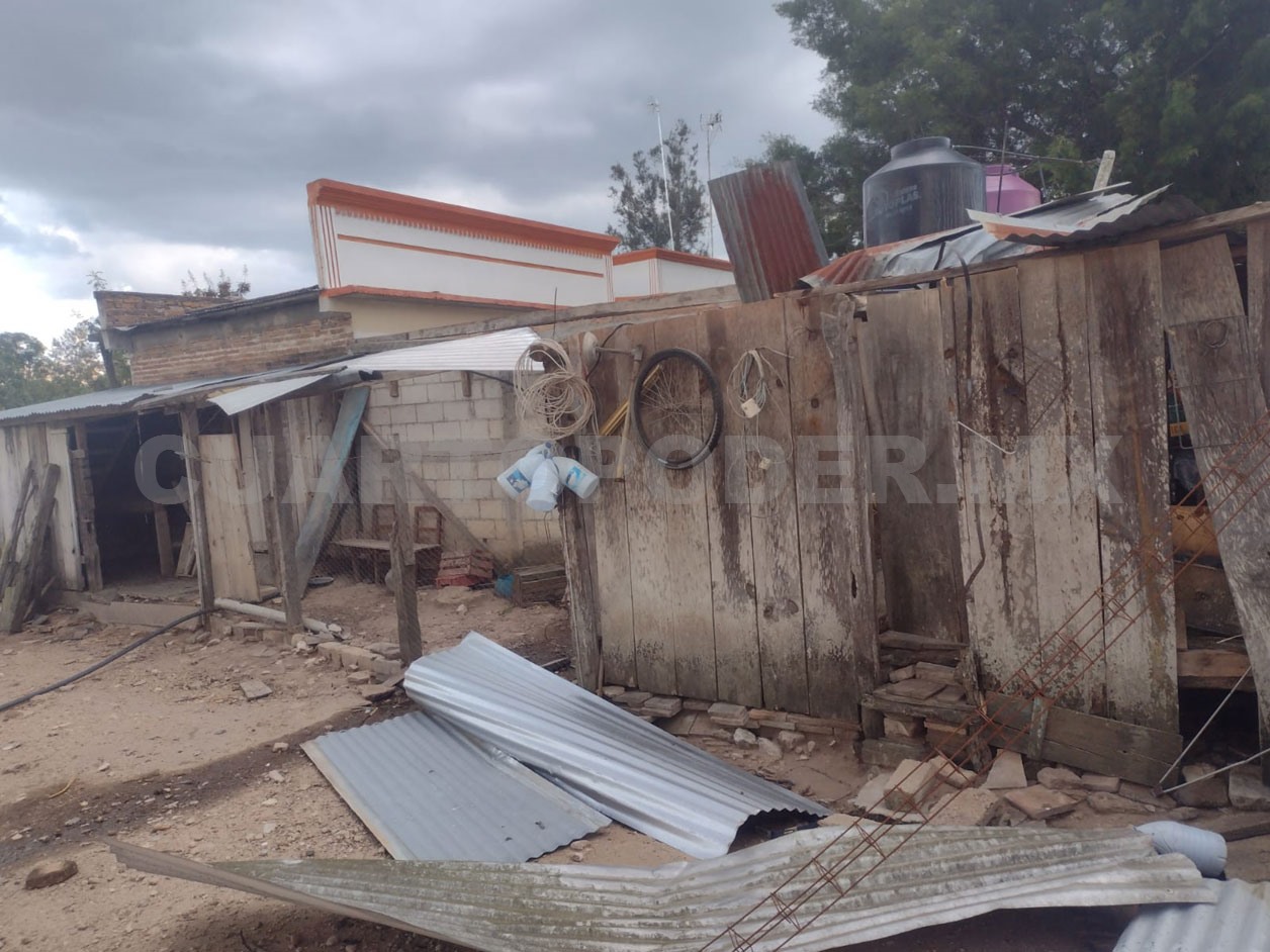 Culebra de viento deja daños en viviendas