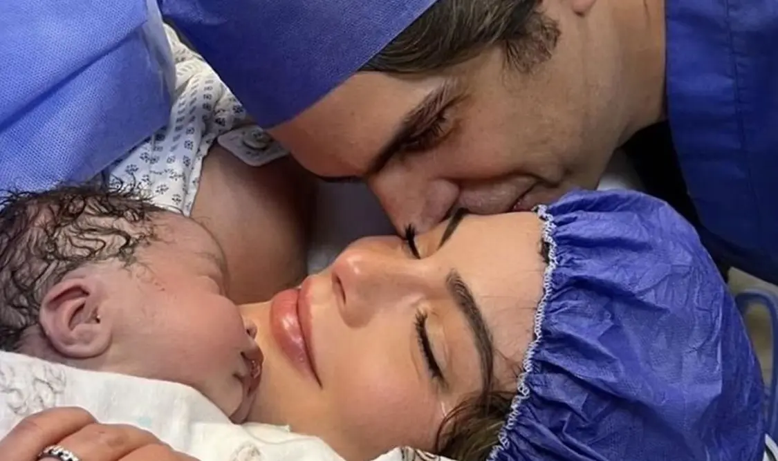Ximena Navarrete, feliz como mamá
