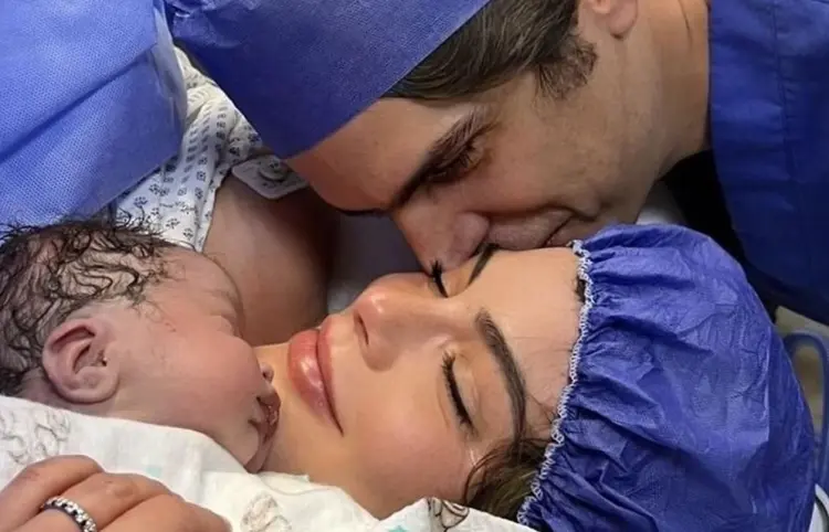 Ximena Navarrete, feliz como mamá